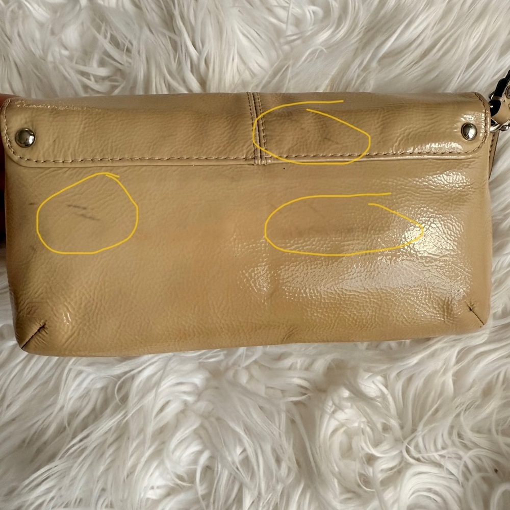 Coach Ashley Taupe Pattent Leather Flap Closure Credit Card Wristlet Wallet - Picture 8 of 8
